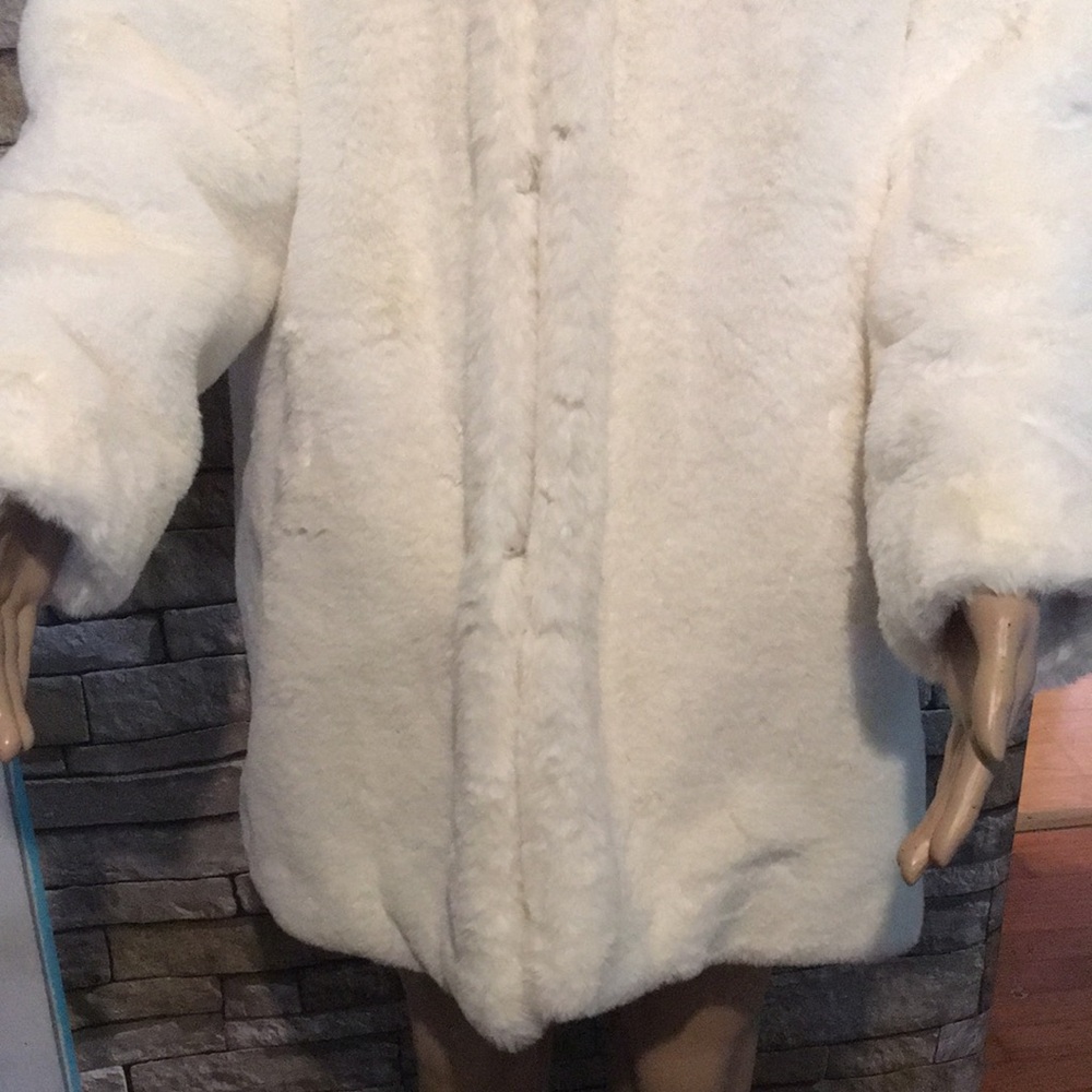 Faux Fur White Coat - Picture 5 of 13